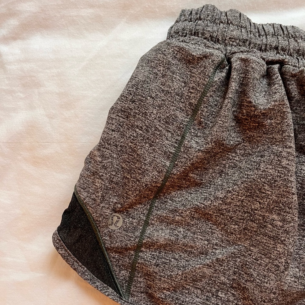 Lululemon Hotty Hots 2.5in